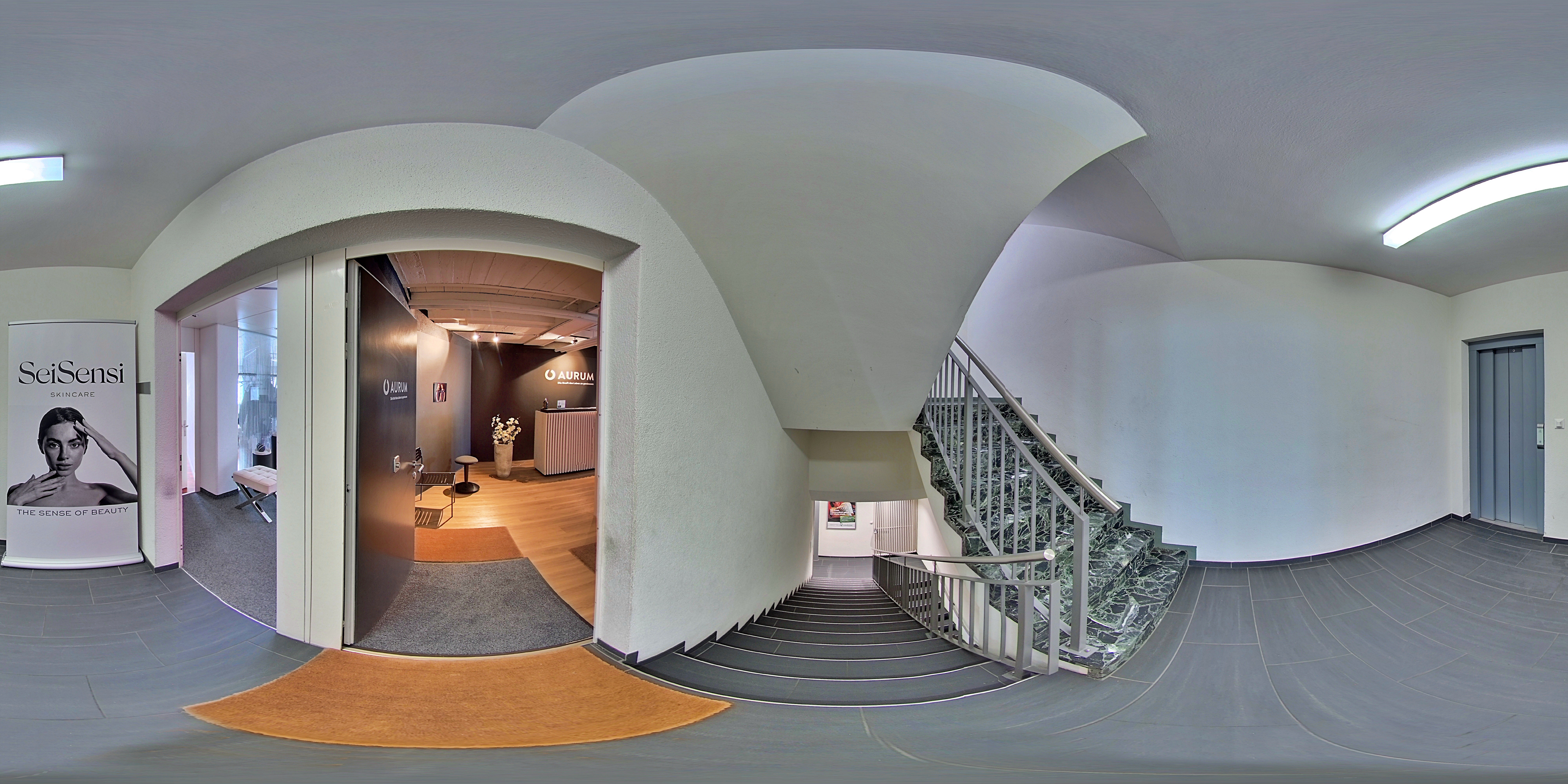 Eingang AURUM, Treppenhaus